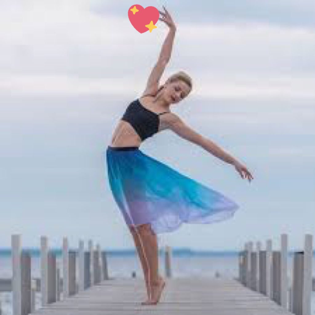 ConiSalinasR's tweet photo. My #TeenChoiceFOX vote for #ChoiceDancer is for the beautiful @ChloeLukasiak. ♥️ https://t.co/9Fgv8KxKvP