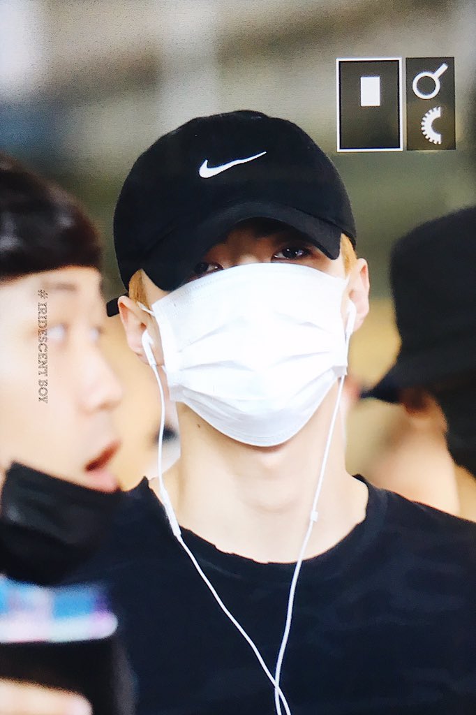 osifanbase's tweet photo. [170717] #Sehun at Kansai Airport. Cr. As marked https://t.co/WHH7Is3nyA