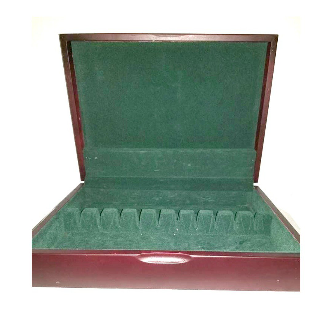 JunkYardBlonde's tweet photo. Vintage Flatware Case, Velvet Lining 
https://t.co/hzZIuHR9m3 

#gotvintage #flatwarecase #Flatwarebox #silverware https://t.co/rWS5VHmygC