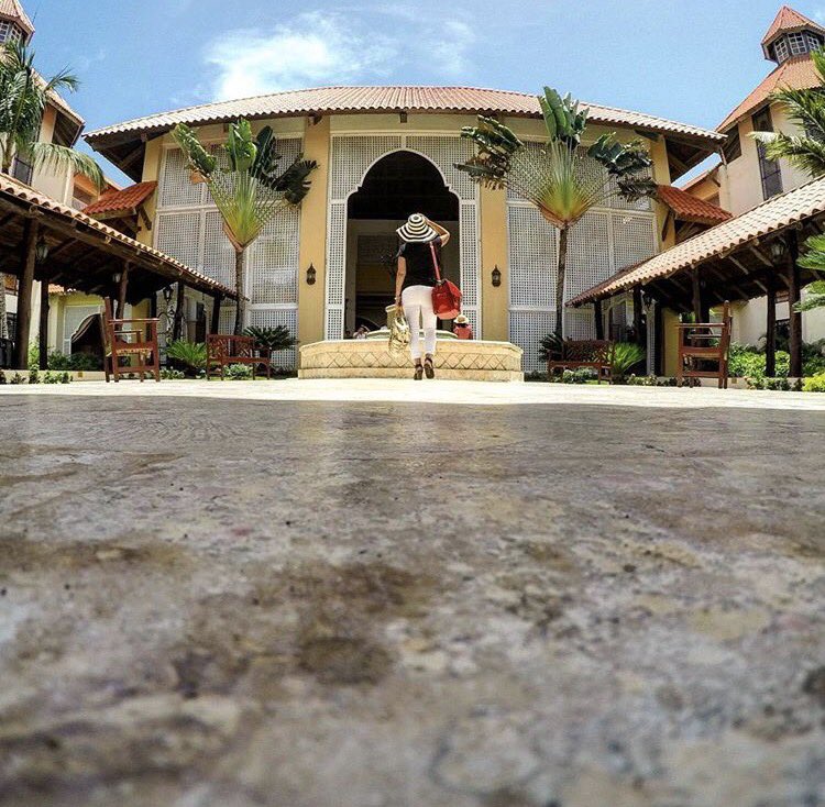 CheekyLime's tweet photo. Punta Cana living with her Locho. ❤️ https://t.co/Fs18OjQc9l