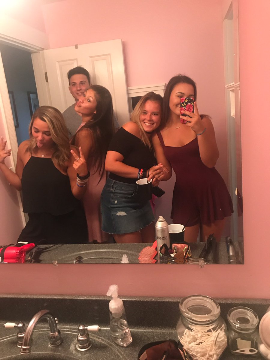 jasminenappi's tweet photo. Winter vs summer : tanner, happier, better livin' https://t.co/UT93LLbydz
