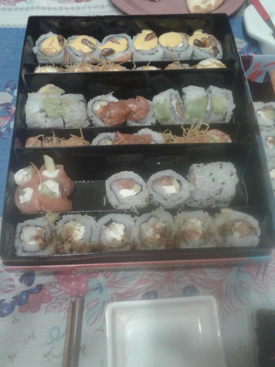 JOSEZARAUZA's tweet photo. Espectacular la cena de @SushiPopARG. !!!! Un #comboblack con la familia!!!! https://t.co/CKXRVUIGER