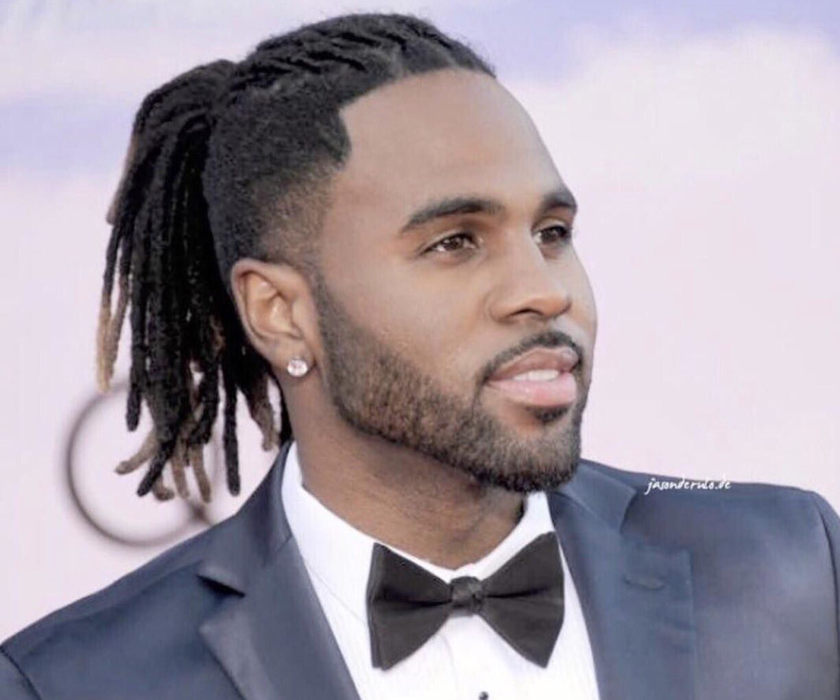 Jason Derulo appears to knock Will Smith's front teeth out in golf lesson