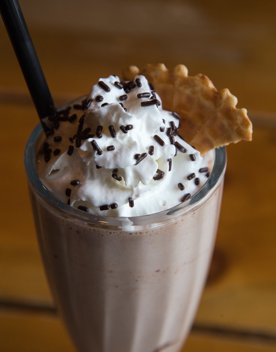 OfficialGritty's tweet photo. Who wants a FREE milkshake??? RT this and follow us for a chance! #milkshakemonday https://t.co/PW3AksjWE7