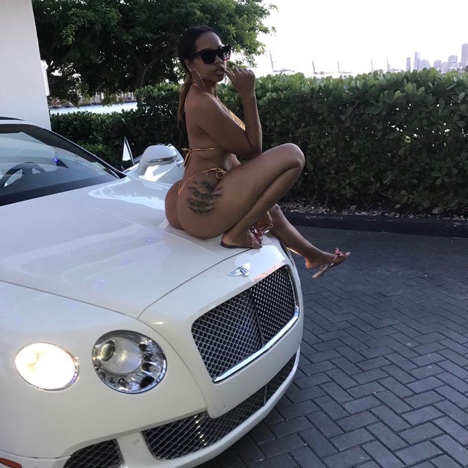 Golden 👑 #FAME https://t.co/I6qeRyAfGQ<a href="/tag/fame"class="tags">#FAME</a>