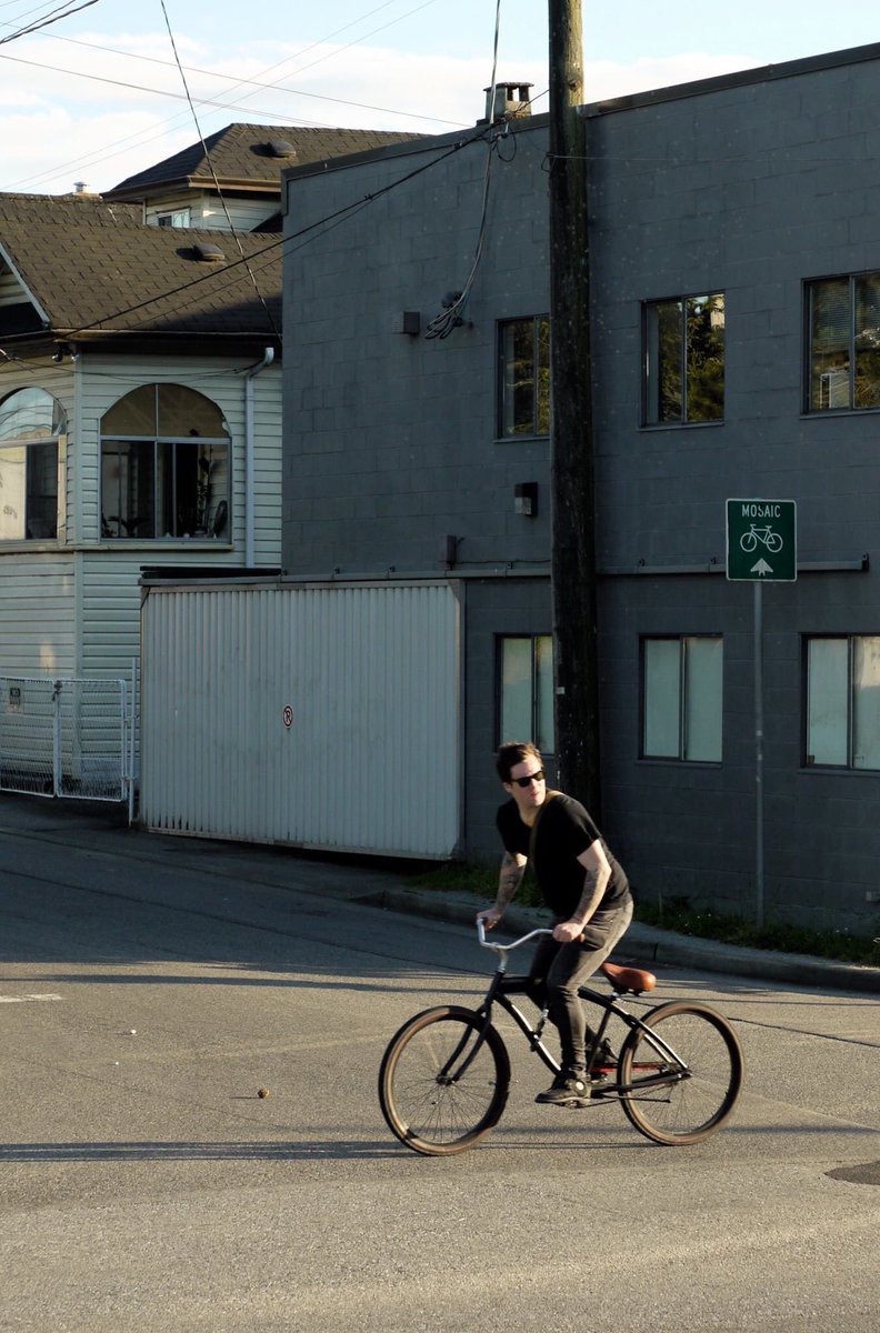 VanCycleChic's tweet photo. July 2010
#vancouver #streetphotography #style #cyclechic #canada https://t.co/OwmNAcI99d