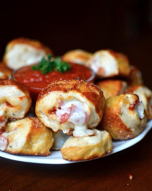 CuIinaryAddict's tweet image. Pretzel Bread Pizza Rolls