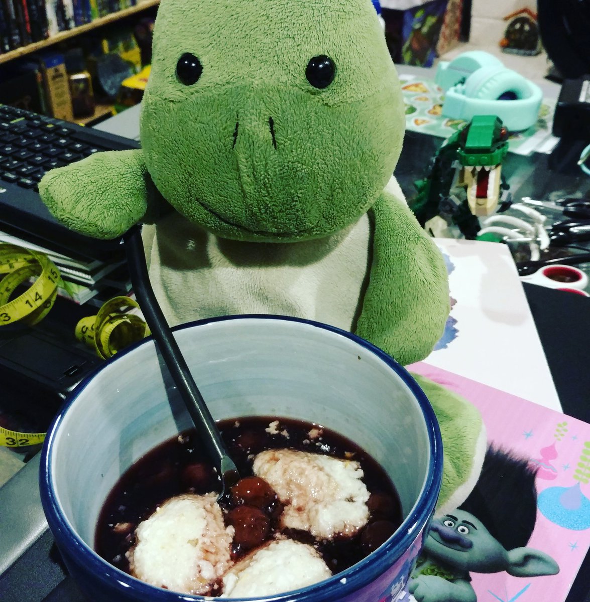 MasolinoTurtle's tweet photo. Okay, go with me here, cold #cherrysoup with #creamofwheat dumplings. #whynot #omnomnom #masolinoturtle #TurtleLove https://t.co/sIPE3V4med