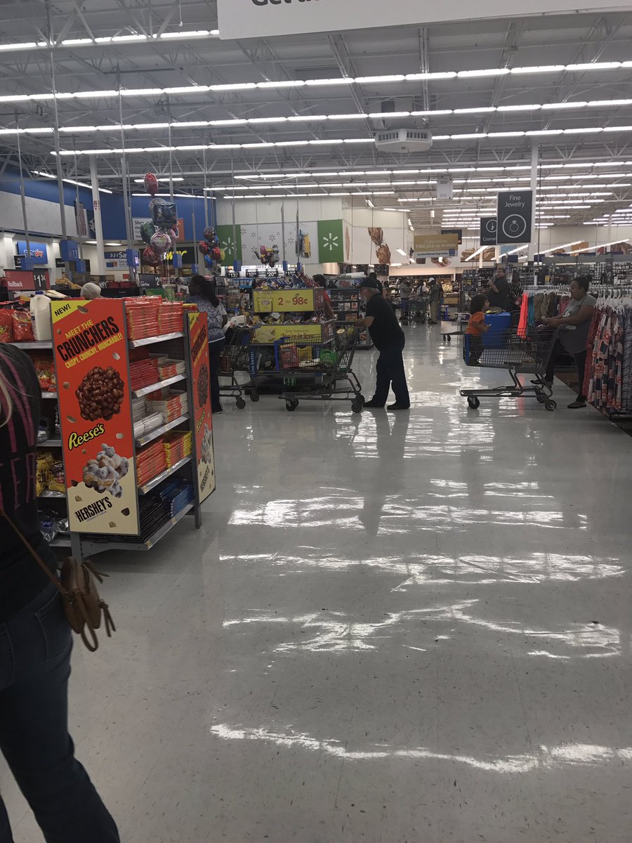 DragonflyLocs's tweet photo. @walmarthelp And this generic message is why you STILL lose to @RousesMarkets Several customers walked out before being serviced https://t.co/zIWCybZPft