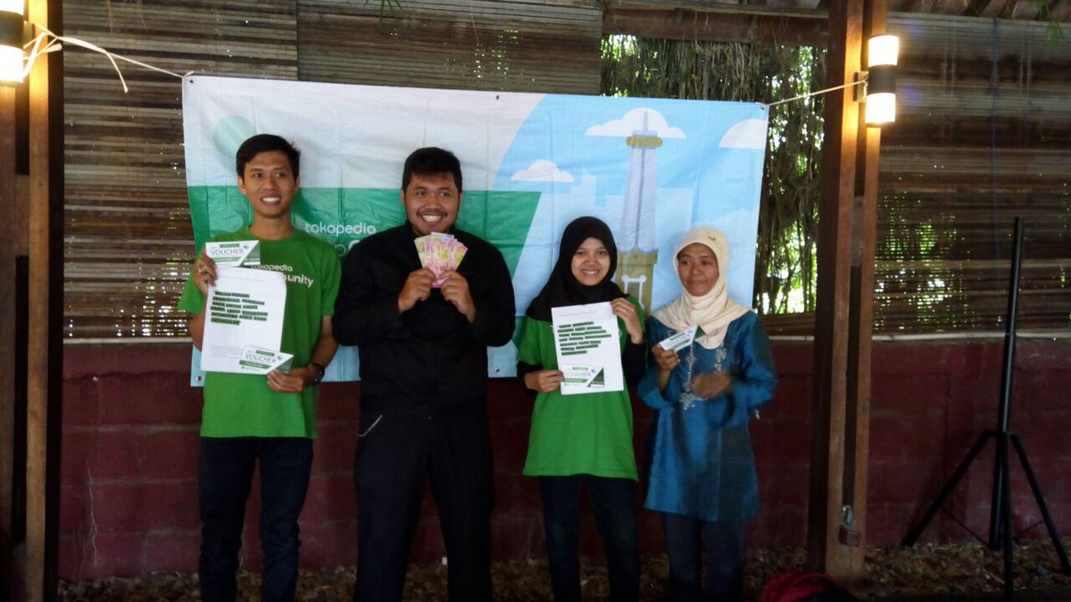 topcomjogja's tweet photo. Kenangan Syawalan #TopCommunityJogja "Membangun Keakraban Membangun Kesuksesan" 9 Juli 2017 @BanyumiliResto1 #Jogja. Wait the next Nobar 😎 https://t.co/kj0l8i4y4x