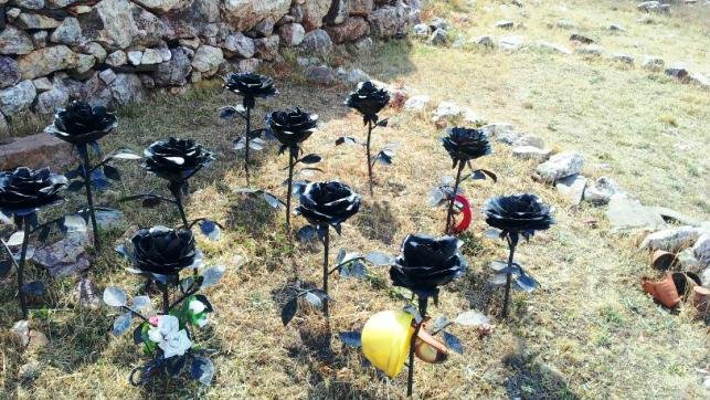 PASBF's tweet photo. 12 años de una de las peores tragedias que nos asolaron como colectivo con la pérdida de 11 compañeros/as. En nuestro recuerdo. #IFSaelices https://t.co/c6VrsiDBwQ