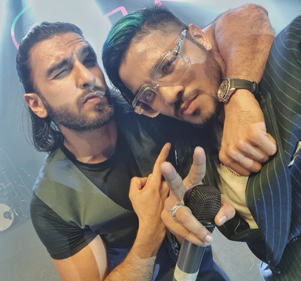 raftaarmusic's tweet photo. "Ek Tha Rapper Ek Tha Actor,
Stage Bangaya Fusion Reactor."
@RanveerOfficial baba. Dil se respect and only you know why. Yaad rahega hamesha https://t.co/aE6y2qK7xZ