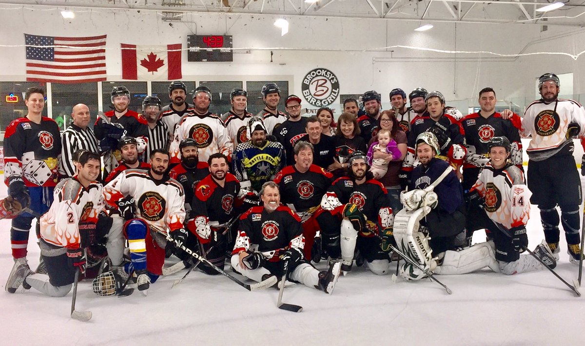 themayorofvegas's tweet image. Thank you to everyone who came out for such a great cause. Way to help us make a difference! #rebelfamily #vegashockey #rebelhockeyalumni