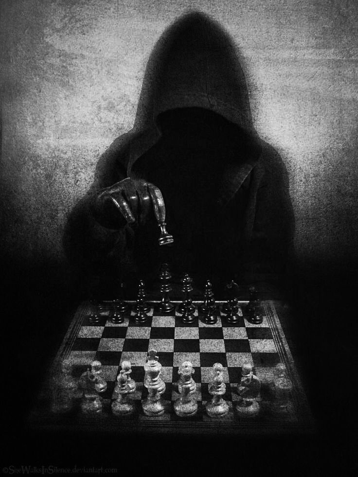 Сыграем в игру черное белое. Игра в шахматы со смертью. Шахматы со смертью арт. Мистические шахматы. Человек играющий в шахматы со смертью.