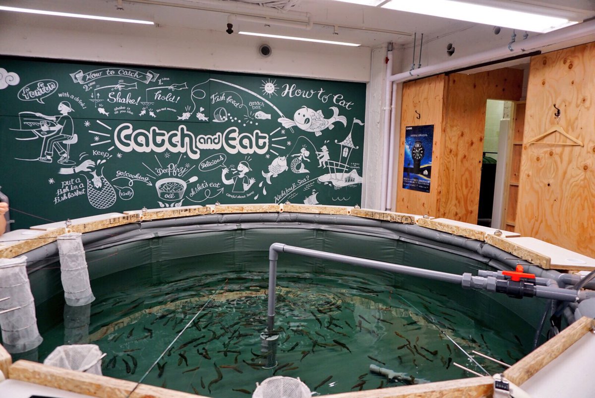 へんグル 矢崎 レモンパイ狩り中 吉祥寺の つりぼりカフェcatch And Eat は 名前の通り釣った魚をその場で食べられるカフェだ 釣れる魚はニジマスで5匹までなら揚げ物にしてくれる 釣り堀っていうとおっさんのイメージがあるけど めっちゃおしゃれで