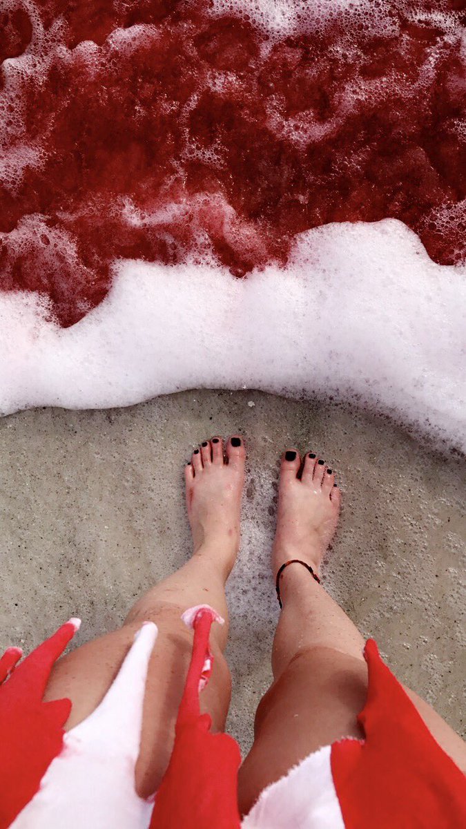 Nightly_Cosplay's tweet photo. Am I #Tumblr yet? (Also the water isn't photoshopped. My aunt poured fake blood in the water) https://t.co/iiJp9nuXjN