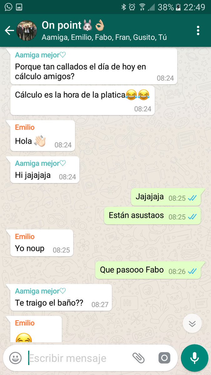shaniamariaah's tweet photo. Así eran nuestras clases de cálculo🔝 ya los extraño 😭😭😭 #losfav https://t.co/6FRw1U0OR1