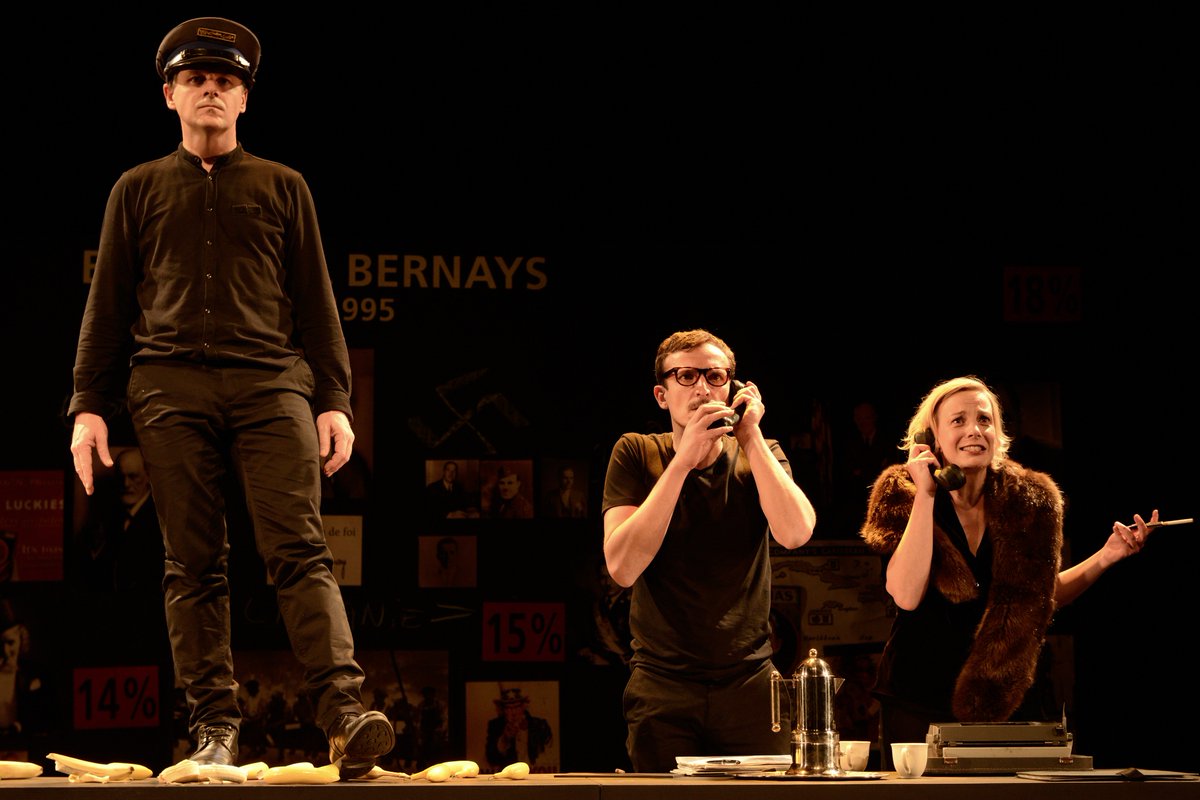 DgtalMag's tweet image. [#OFF17] Mon #CoupdeCoeur : "Un Démocrate" qui fait salle comble tous les soirs au Chapeau d'Ébène Théâtre. #Avignon
