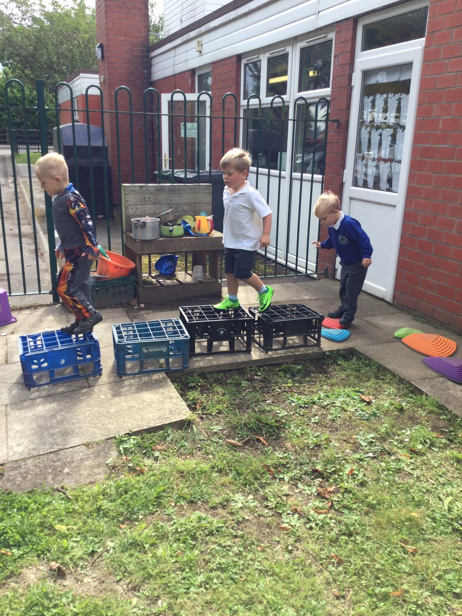 EYFS_LuddSchool's tweet photo. Transition day #EYFS @luddschool https://t.co/3Vt4M3NGxN