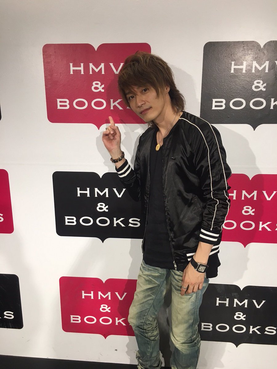 Hmv Books Hakata 徳山秀典 雨音のリズム 発売記念握手会 ご用意したcdも完売し 大盛況のうちに終了いたしましたー 9月には新バンド Hobbitz のcdリリースも控える徳山さん また福岡でのイベント開催を スタッフ一同お持ちしております