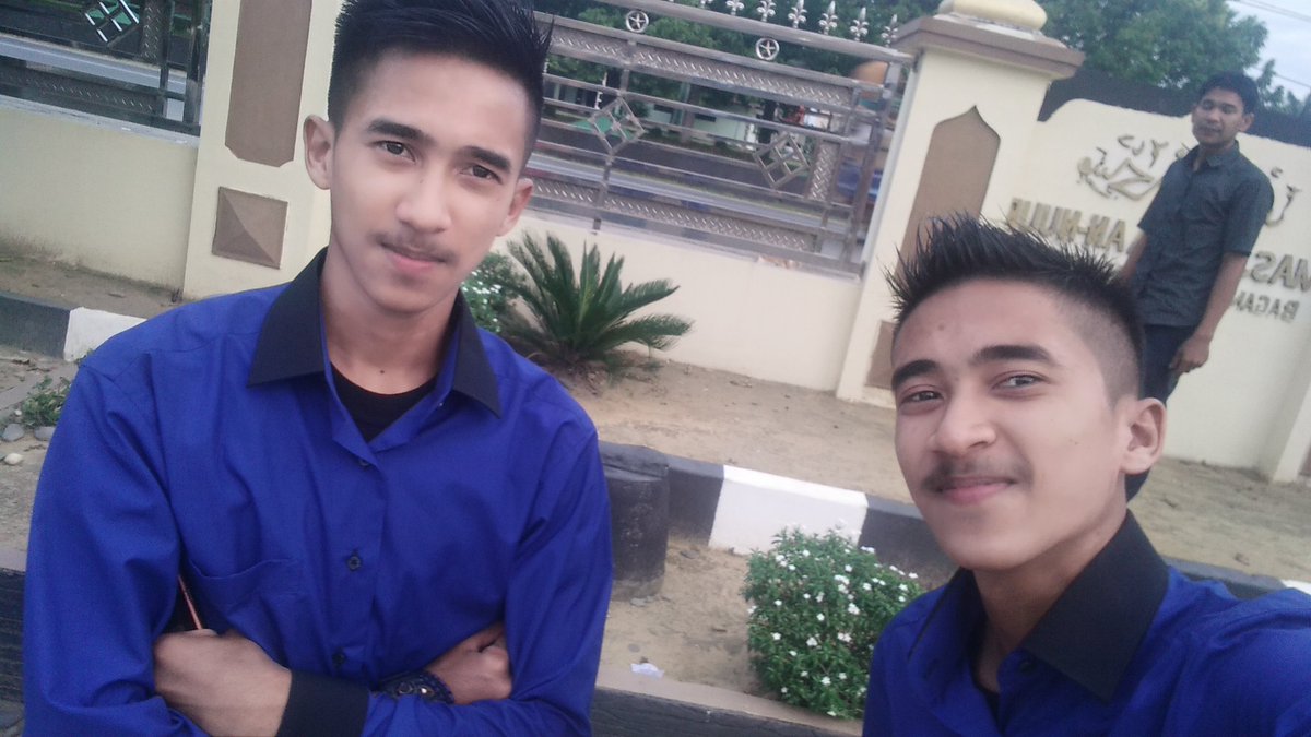 Assalamu'alaikum ..selamat siang semuanya...udah pada shalat dzuhur kan ...😊😊
#2mstarsofficial
#duomus_love_2mstars