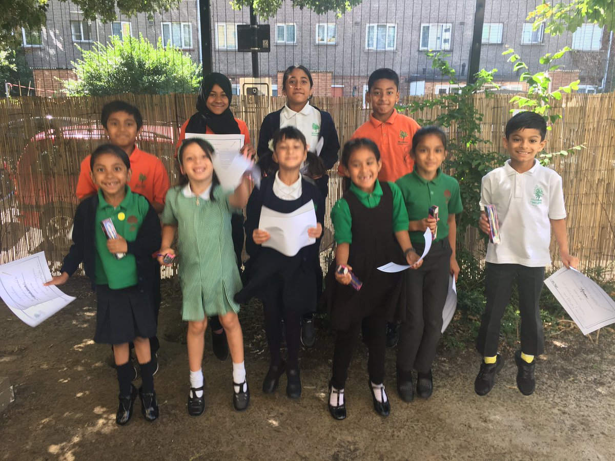 WoolmoreTweets's tweet photo. Well done and a golden pen to the winners of our first handwriting competition #joinedup #jumpingwithexcitement https://t.co/KibbIAJlOt