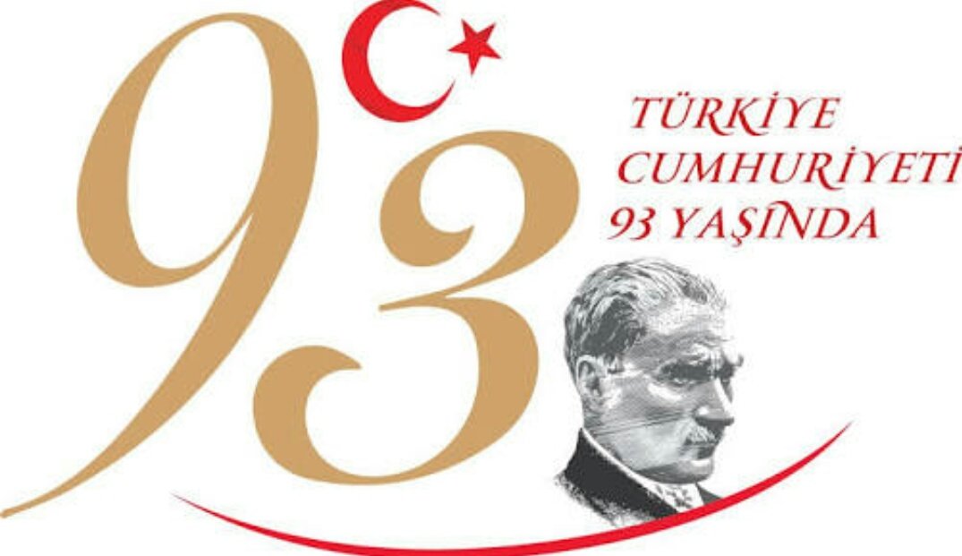 Merak buyrulmasın,biz demokrasi nöbetini 93 yıldır tutuyoruz ve zaferimizi selalarla değil İstiklal Marşıyla yâd ediyoruz...