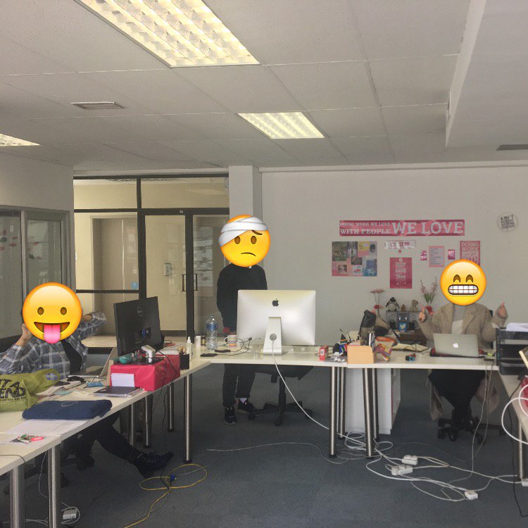 FlowComms's tweet photo. #FlowCT joining the World Emoji Day movement. ππ€³ #WorldEmojiDay π https://t.co/YPBT28i88h