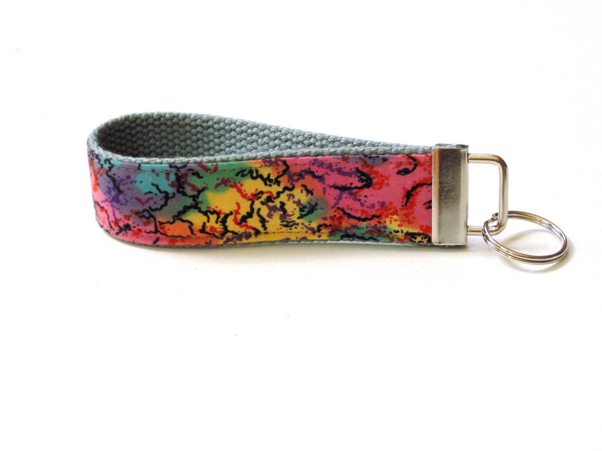 NancyEllenSt's tweet photo. Fabric key fob wristlet, colorful batik, wrist key holder, silver keyโฆ https://t.co/6QMaS0Xk1x #Etsy #SilverKeyChain https://t.co/p9QoCC0yTZ