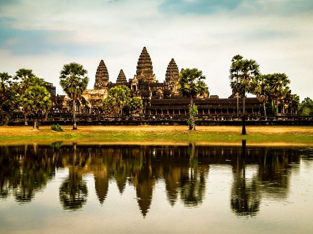 ReservarHotel's tweet photo. #AngkorWat, templo #hinduista y la mayor estructura religiosa jamás construida. https://t.co/2NvAaa0Fs6 #SiemRep #Camboya #reservarhotel https://t.co/dnP5gQoQPC