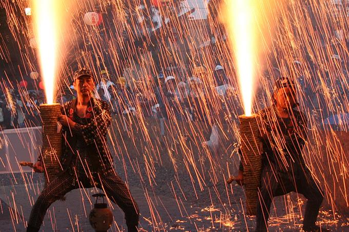 TourankApp's tweet photo. The amazing Hand Canon Fireworks Festival will be held in Aichi, Japan on Sep 9. #Fireworks #festival #Japan #travel #Japanese #culture https://t.co/WtJSDZn2Sy