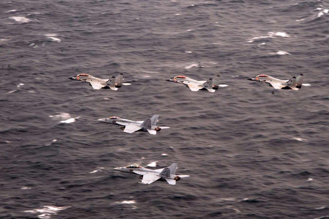 DE7E7x1VwAAyFvZ.jpg:large