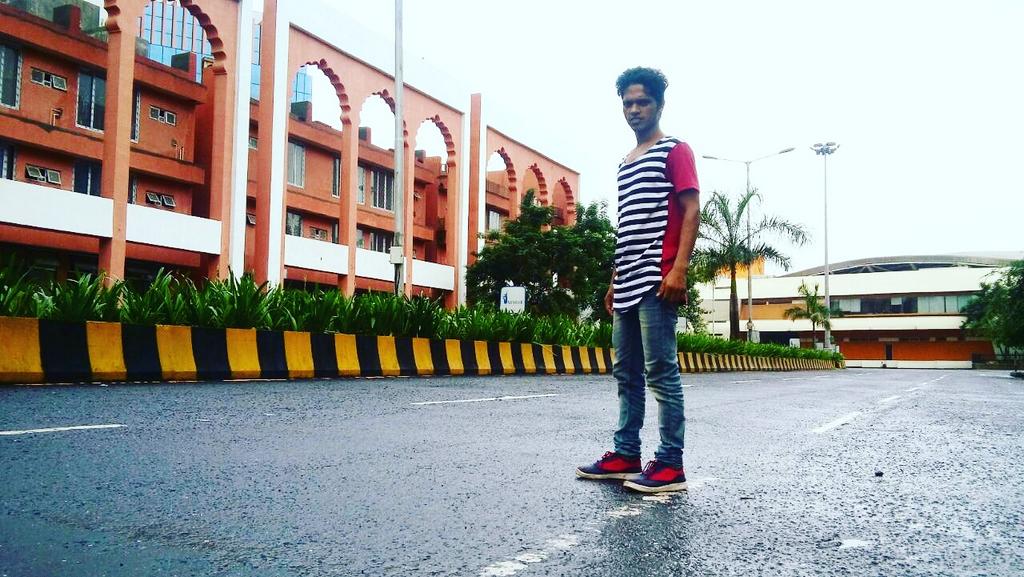 deepakkumar_K_'s tweet photo. #NewMumbai #BeautifulPlace #PeaceAndLove #streetview #BeingHuman #Livelife #LiveInDance #artists #spreadlove 💕💕💕 https://t.co/XJz9U25p5Y
