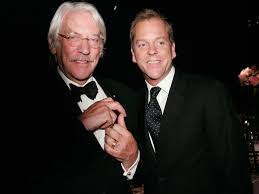 Happy Birthday , Donald Sutherland !!  Aquí con su hijo Kiefer, famoso actor televisivo 