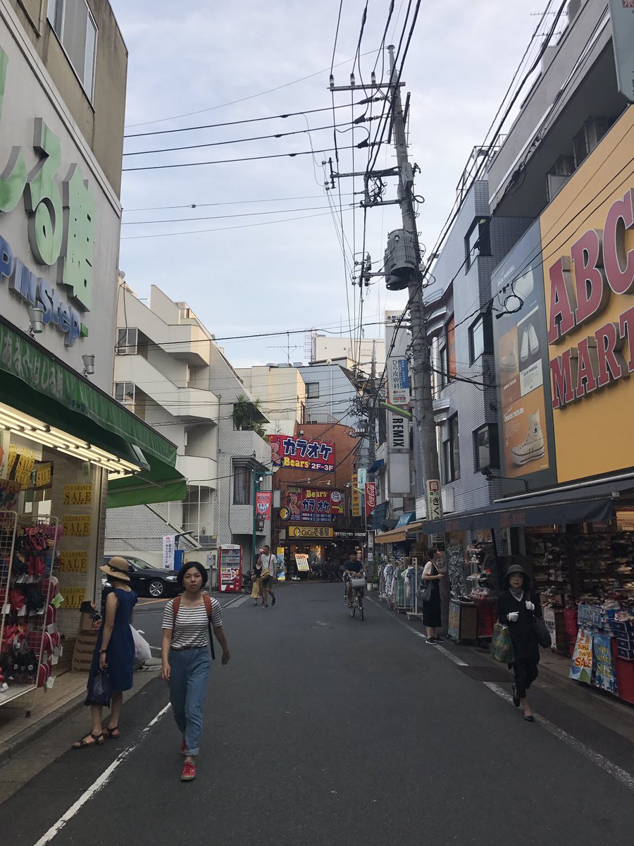 ট ইট র The Dry Official 下北沢daisy Barへの行き方 下北沢駅南口からマックの角を左 写真1 次に油そばを右 写真2 Abcマートと歩く走る館を左 写真3 まっすぐ歩いて左を向けばそこにある 下北沢daisybarです 今日はよろしくお願いします ট ইট র The Dry Official 下北沢daisy Barへの行き方 下北沢駅南口からマックの角を左 写真1 次に油そばを右 写真2 Abcマートと歩く走る館を左 写真3 まっすぐ歩いて左を向けばそこにある 下北沢daisybarです 今日はよろしくお願いします