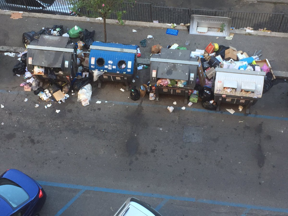 AvvistaMonnezza's tweet photo. Via de Mattheis (via Catania), 17/7/17

"Ogni giorno è uno schifo senza precedenti ! Vergogna!!!!" da @chiodo_eugenio

#AvvistaMonnezza 🗑👌 https://t.co/5NZC9w2hHs