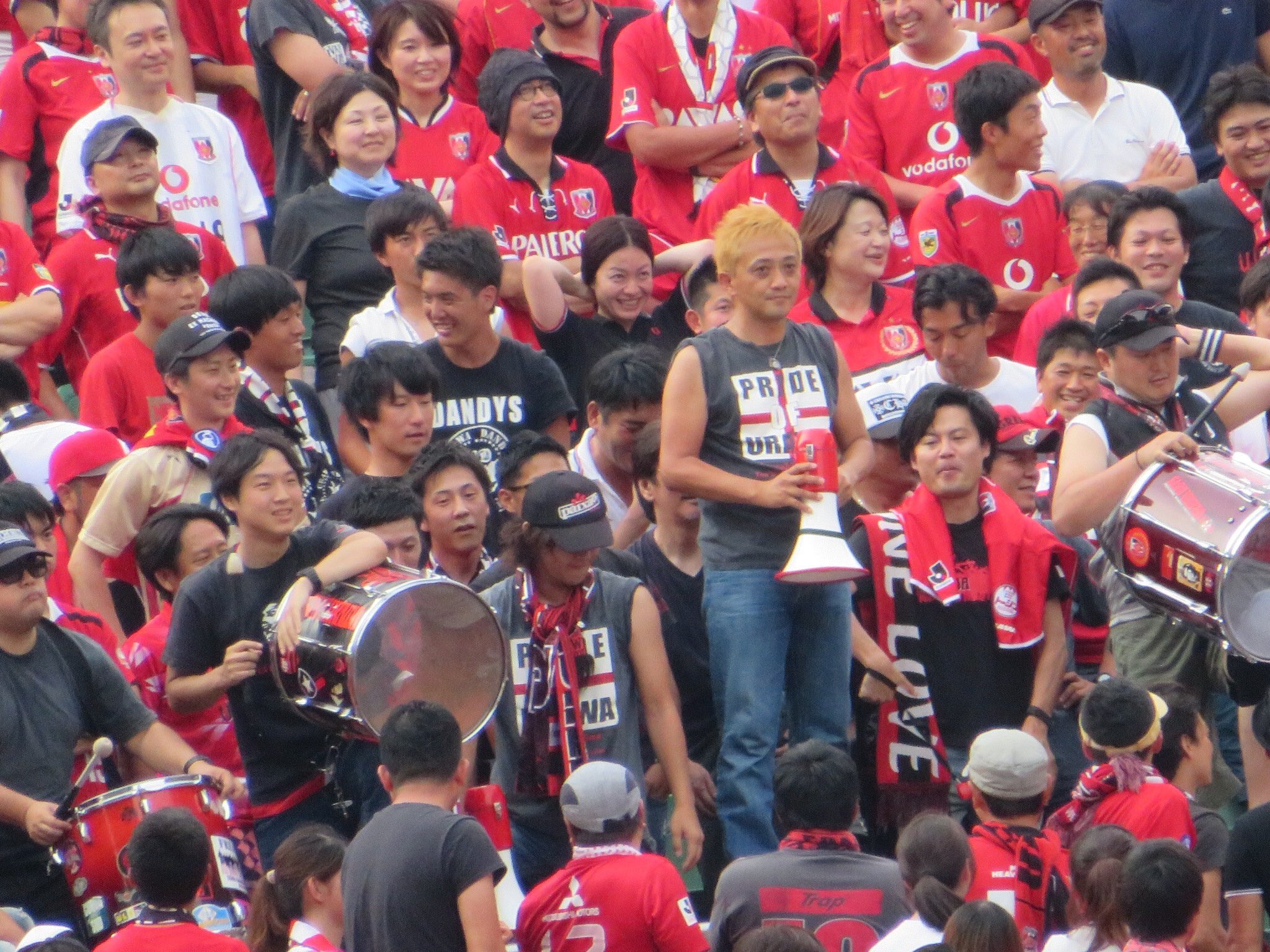 Twitter 上的 かず 角さん正式にゴール裏復帰して 浦和のコールリーダーはあなたしかいない T Co Md9rsjdrnr Twitter