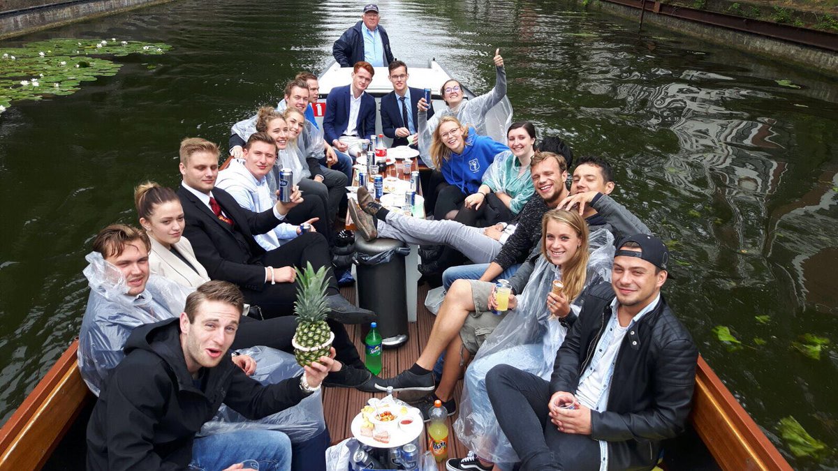 HaagscheStudent's tweet photo. Eind vorige maand werd de eerste Broertjes- en Zusjesdag 👫 georganiseerd op H.S.V.! #DenHaag

➡️ Lees hier meer: https://t.co/5e9t3MejLX https://t.co/te89b0p5Go