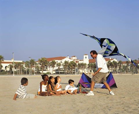TheOCandME's tweet photo. Even kids love it here at Huntington Beach!! #OCandME #OrangeCounty #California #OCVA #visittheOC  #كاليفورنيا #الولايات_المتحدة_الامريكية https://t.co/aYzkQkmJMo