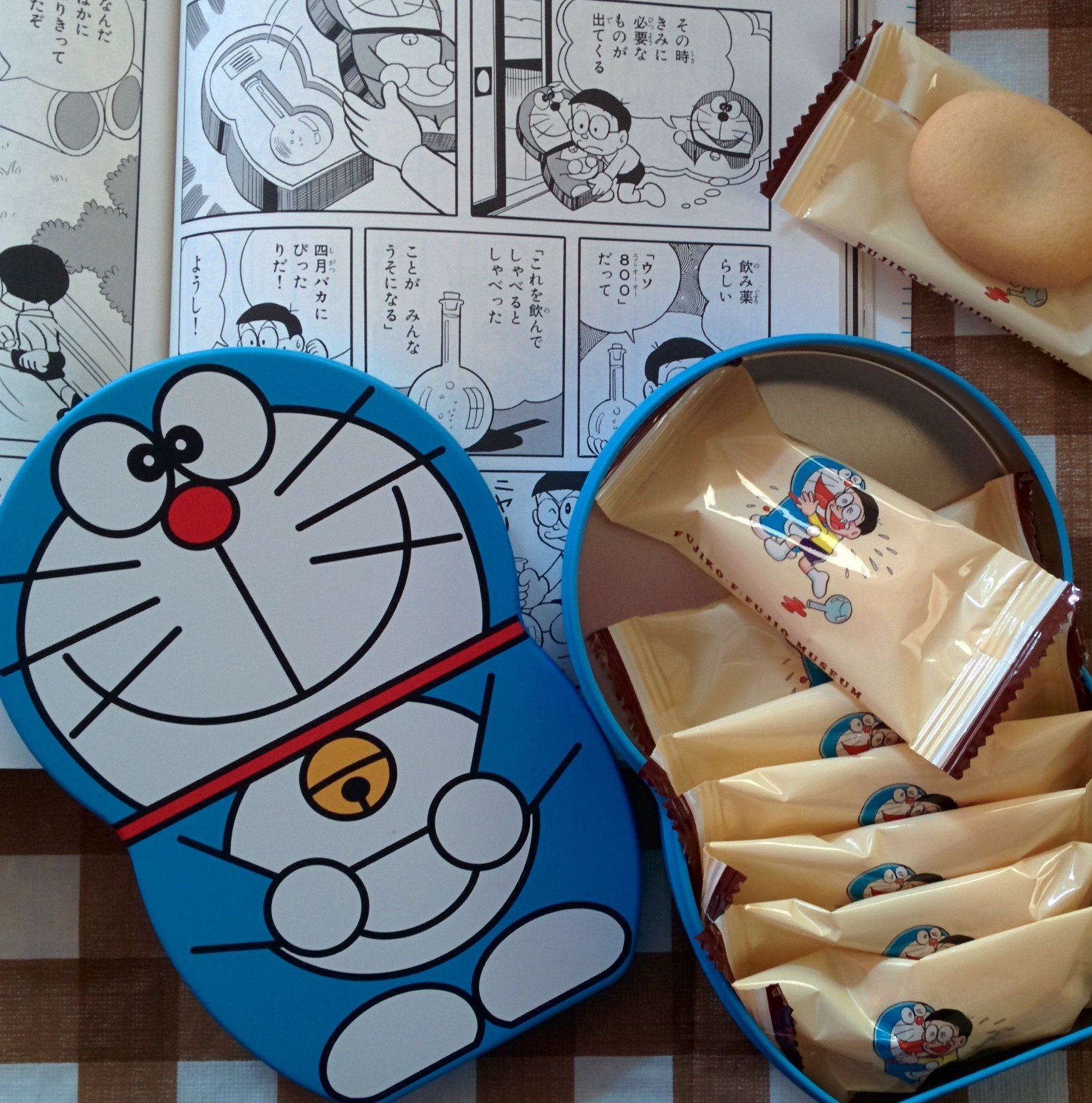 O Xrhsths ヨシエもん Sto Twitter 藤子 F 不二雄ミュージアムのお土産をいただきました 帰ってきたドラえもん に登場する小 ウソ8oo が入ってた箱の中には サクサクのクッキーが うれしくない もうたべたくな い O 藤子 F 不二雄ミュージアム