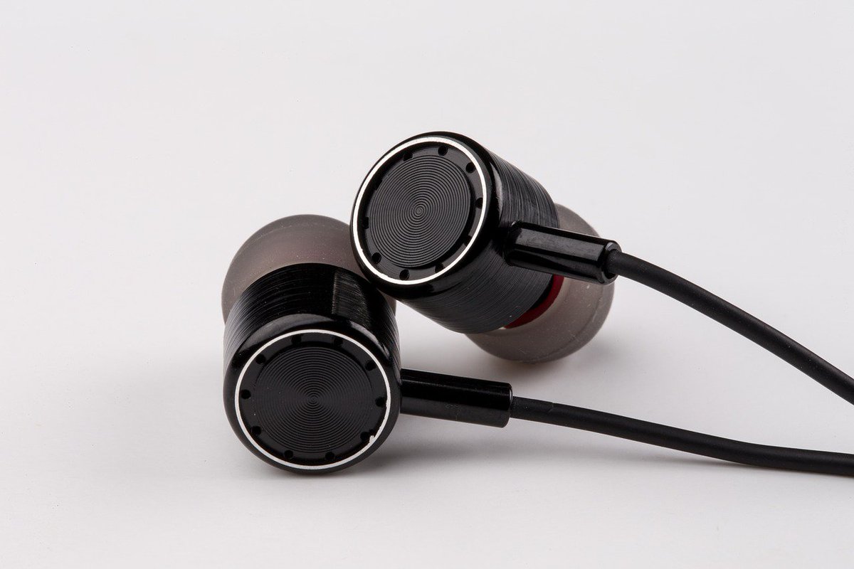 Right2Start's tweet photo. 4 Best Sounding #Earbuds Under #20$. To know more: https://t.co/8GvlO7P0Cb https://t.co/sVaV0QeL5w