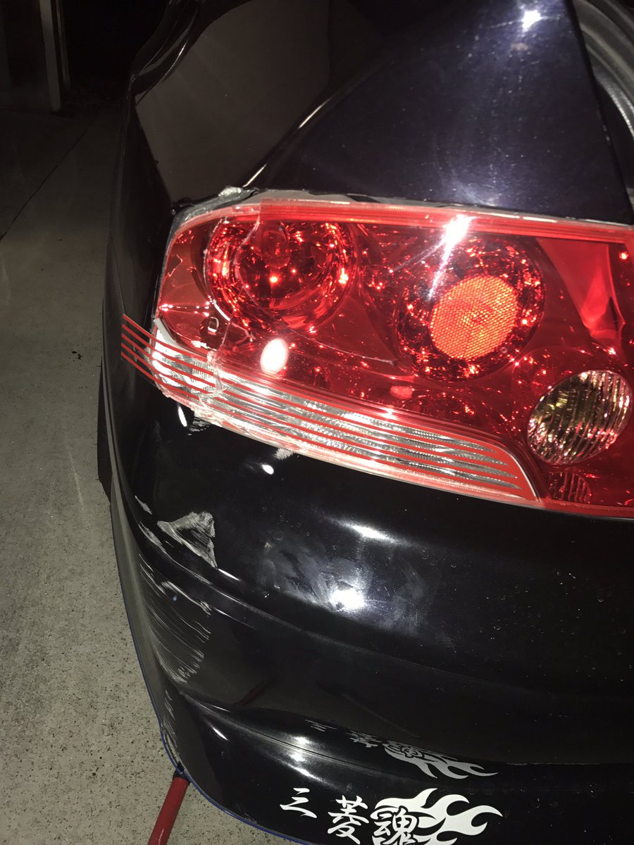タカハシユウマ 車垢 No Twitter 21時頃 駐車場で当て逃げされました 写真はだいぶなおした後ですが かなり凹んでいました 治すのにかなりの費用かかります 当てて逃げるとか絶対に許さない エボの希少なテールランプまで割れてるし 買い換えようか でもこのエボ タカハシユウマ 車垢 No Twitter 21時頃 駐車場で当て逃げされました 写真はだいぶなおした後ですが かなり凹んでいました 治すのにかなりの費用かかります 当てて逃げるとか絶対に許さない エボの希少なテールランプまで割れてるし 買い換えようか でもこのエボ