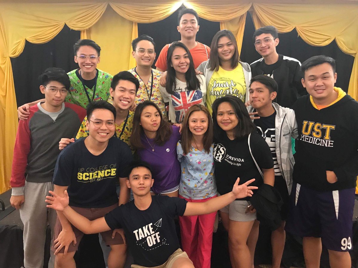 micountalan_'s tweet photo. #TeamDePorres at last weekend's #CSCLTS2017 ! 💛💙💚 https://t.co/NMMBPyFqFE
