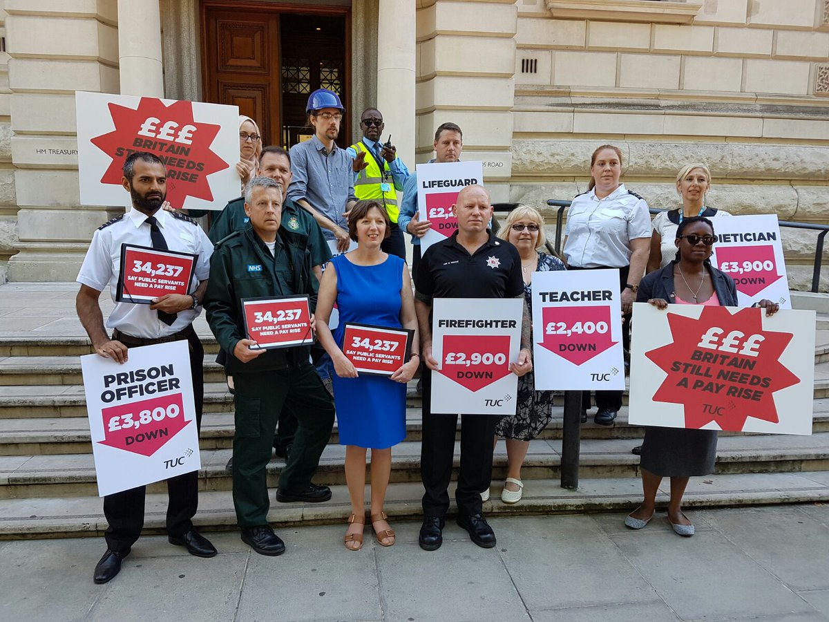 going_to_Work's tweet image. Firefighter Mark Hunt joins public servants to hand in his petition at the Treasury: End the public pay squeeze now! campaign.goingtowork.org.uk/petitions/ther…
