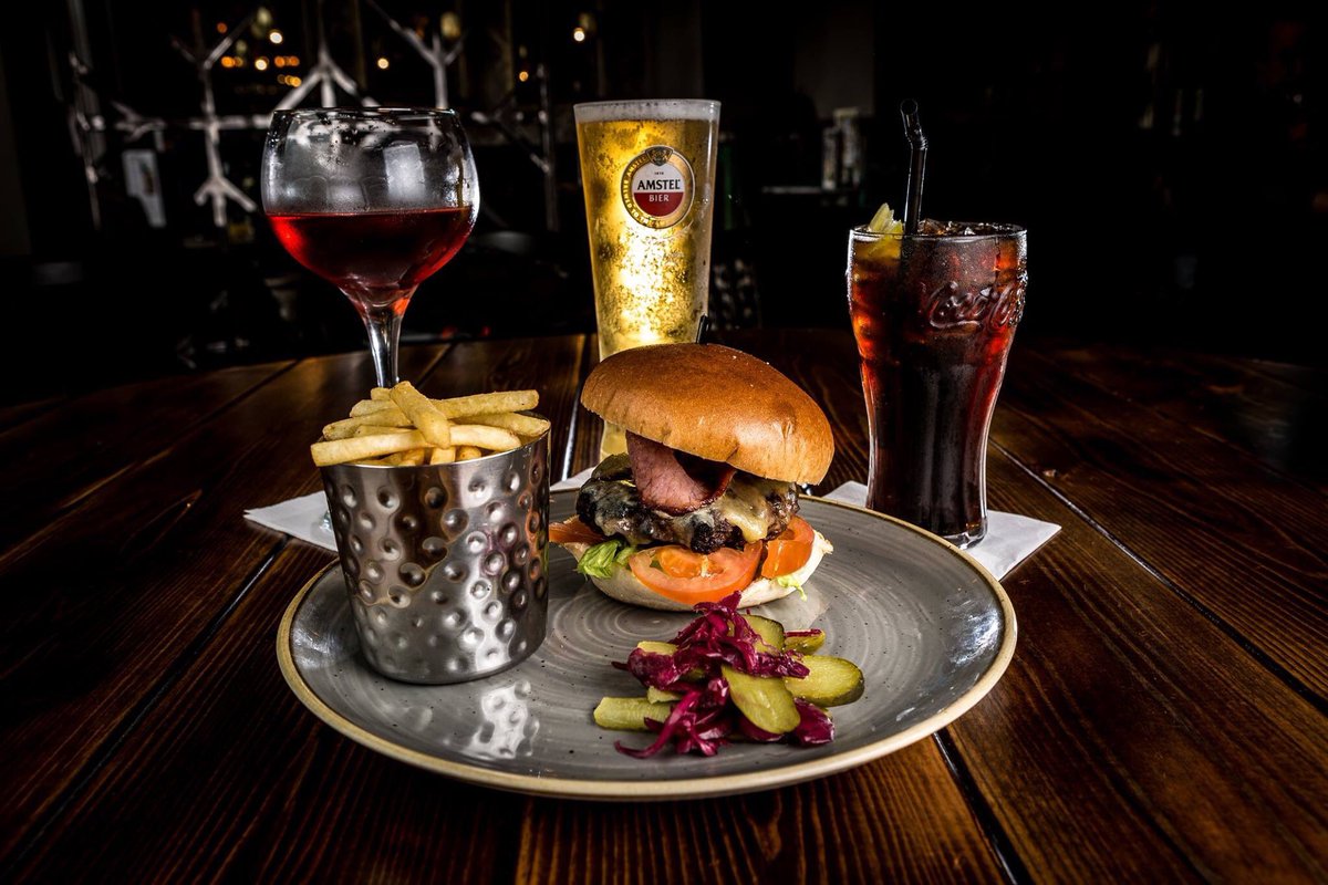 SlugNewc's tweet photo. Burger and a Drink £7

All day Monday and Tuesday 

#SunsOutBunsOut https://t.co/1s89lQ4odg