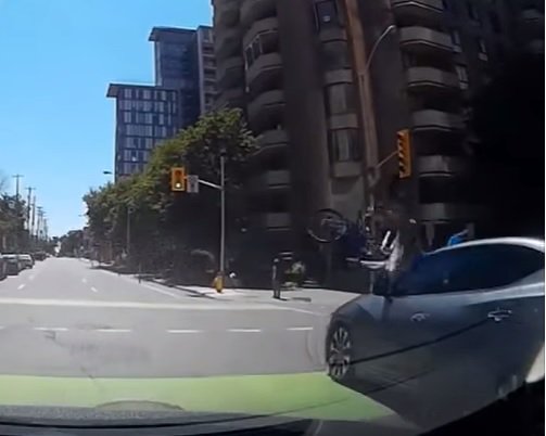 Cyclist charged after dashcam video crash 1310news.com/2017/07/17/cyc… #ottnews https://t.co/dSQJIg5Lyz