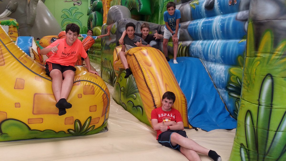 clubolalde's tweet photo. La excursión del Nivel 3 ha comenzado en un castillo hinchable gigante. No paran de saltar, hacer volteretas, etc. Parecen niños 😆 #Rupit17 https://t.co/14UoiGnyTl