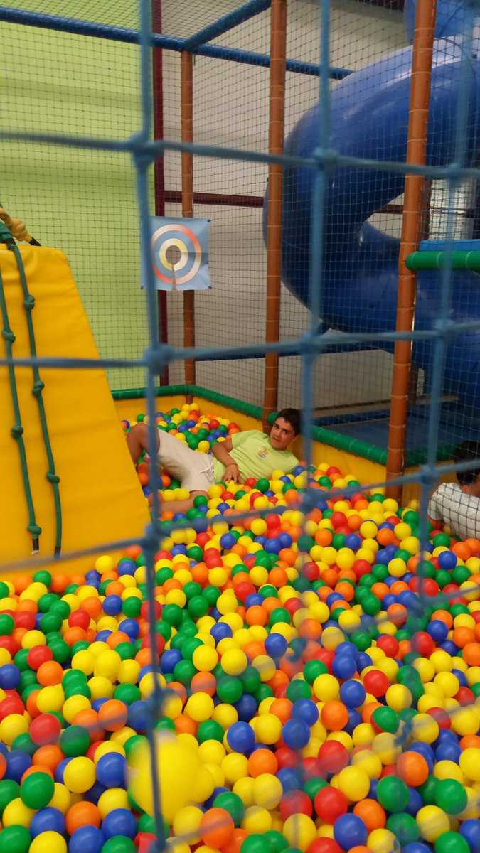 clubolalde's tweet photo. La excursión del Nivel 3 ha comenzado en un castillo hinchable gigante. No paran de saltar, hacer volteretas, etc. Parecen niños 😆 #Rupit17 https://t.co/14UoiGnyTl