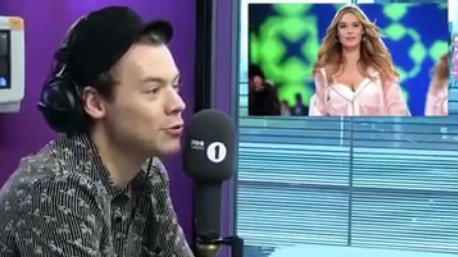 lwtdelicacy's tweet image. I loved how Harry's heartbeat got lower when a pic of a Victoria Secret model was shown, but higher when a shirtless male actor got shown