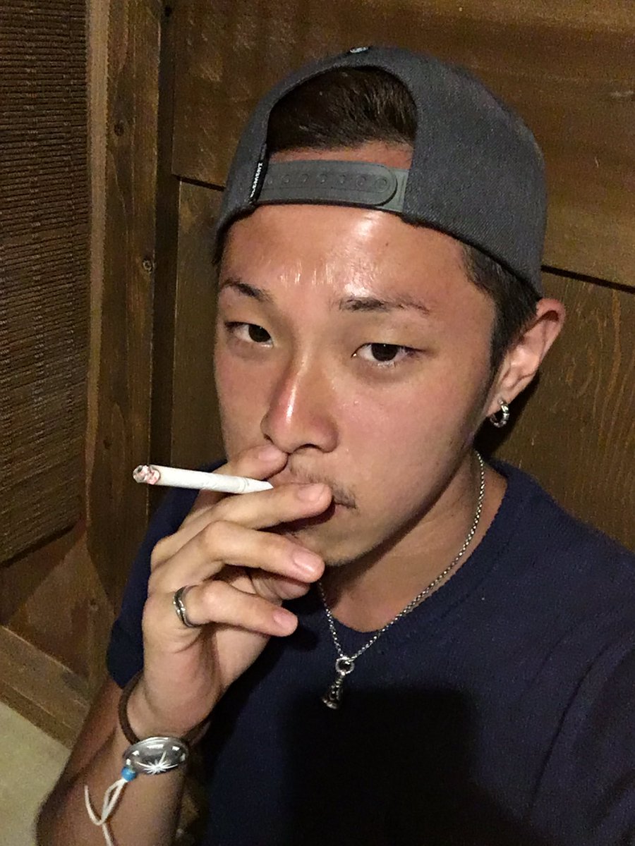 流河 三品目はタバコ 初めて吸ったけど 初めてじゃないよーな味だった 少し頭がクラクラしたかな ここから飛べるよ 山ちゃんオフィシャルブログ 流河 三品目はタバコ 初めて吸ったけど 初めてじゃないよーな味だった 少し頭がクラクラしたかな ここから飛べるよ 山ちゃんオフィシャルブログ
